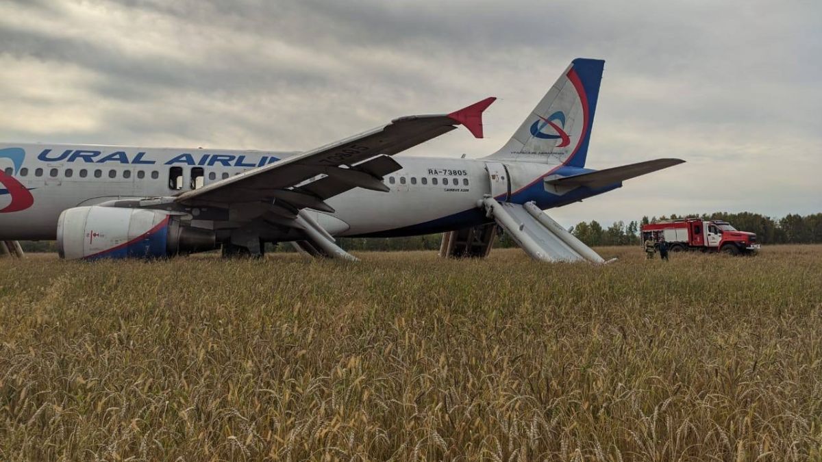 Экстренная посадка Airbus A320 в поле под Новосибирском
