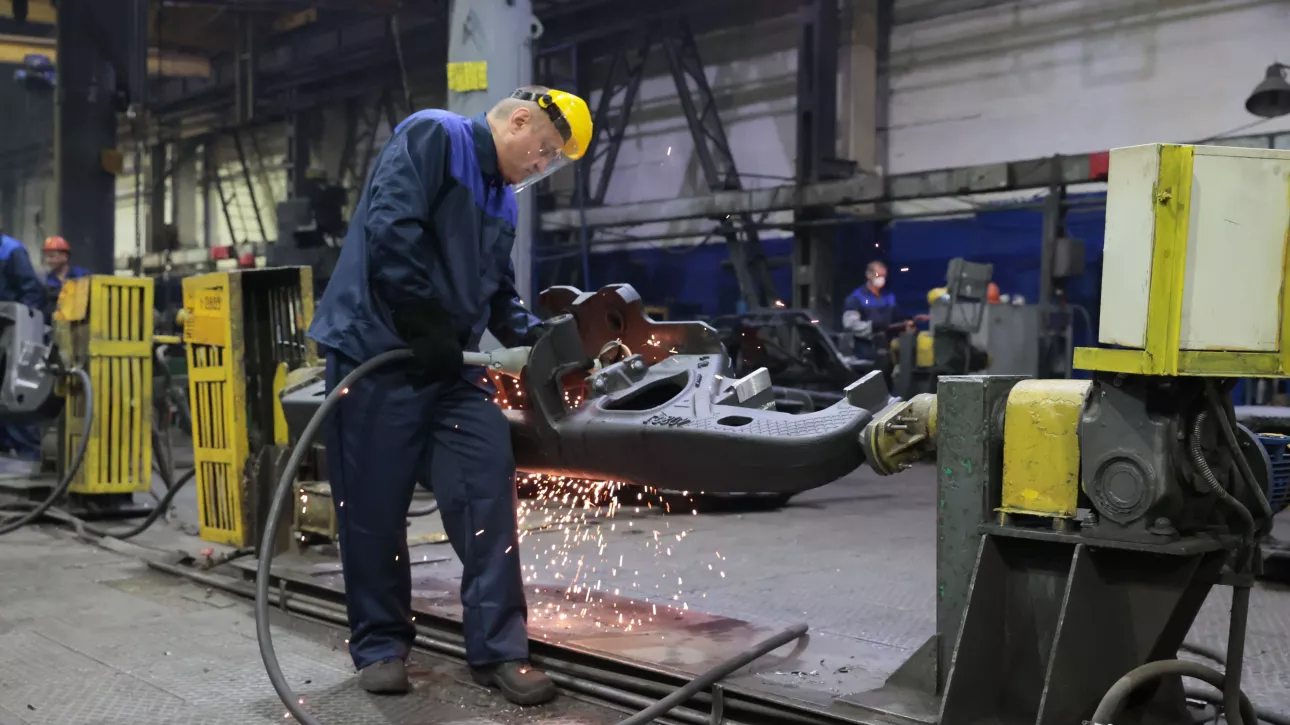 Куют, пока не горячо: сколько заработали промышленники Алтайского края в 2025 году