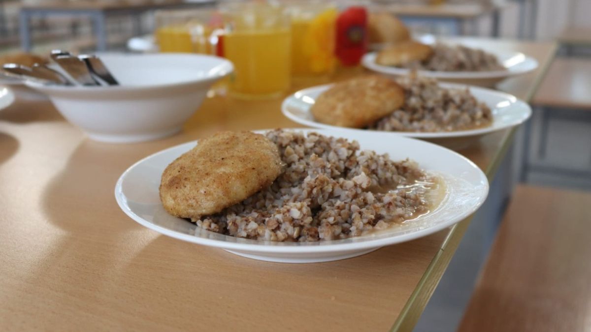 Контроль питания в школьных столовых Барнаула