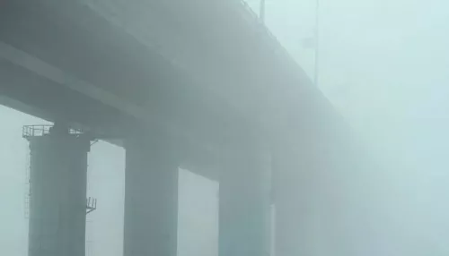 Густой туман накрыл улицы Барнаула и Бийска утром 20 сентября