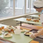 Комиссии проверяют, как кормят школьников и детсадовцев Барнаула