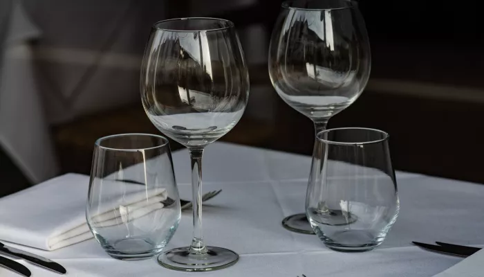 Глава Якутска вылил подаренный элитный алкоголь в раковину