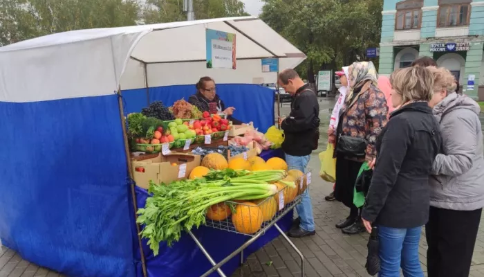 Жители Барнаула отоварились на продуктовых ярмарках на 7,8 млн рублей