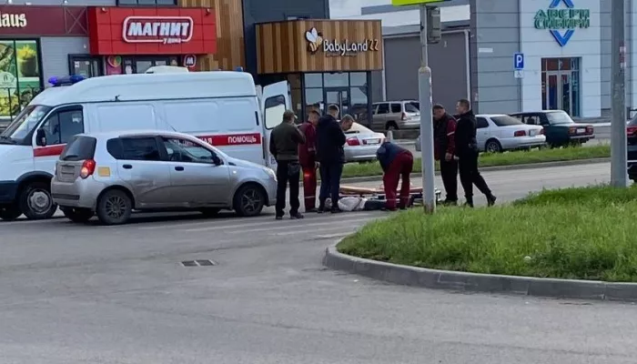 В Барнауле утром на пешеходном переходе сбили девушку