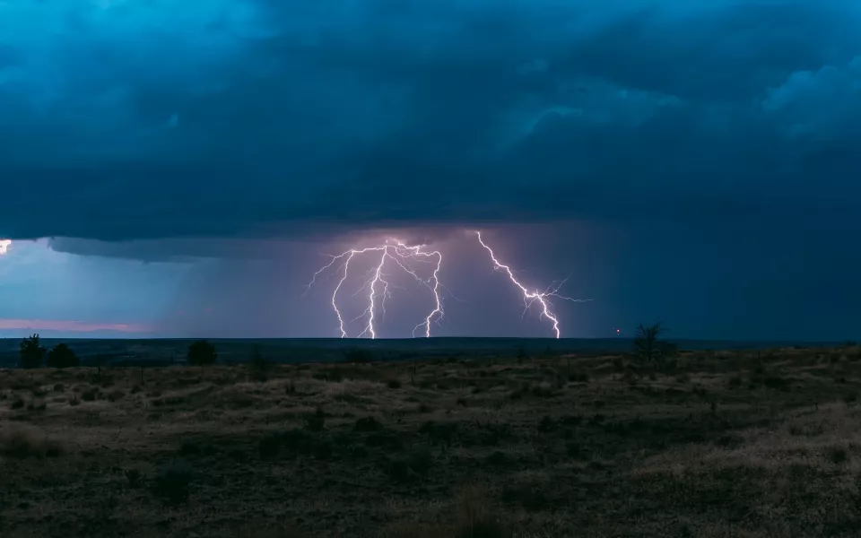 Грозы с градом и порывистый ветер: на Алтайский край надвигается нестабильная погода