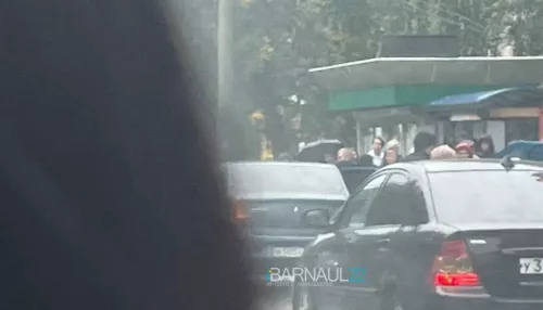 В Барнауле легковушка сбила пешехода на зебре
