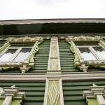 Фасады из кружева: как в центре Барнаула отреставрировали аптеку Крюгера