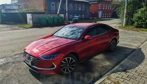 В Барнауле продают Hyundai Sonata в сочном цвете за 3,3 млн рублей