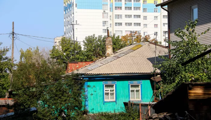 Жилое и безжизненное. Как выглядит район строительных контрастов в Барнауле