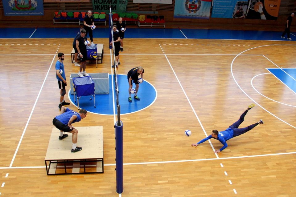 Тренировка волейбольного клуба "Университет" 