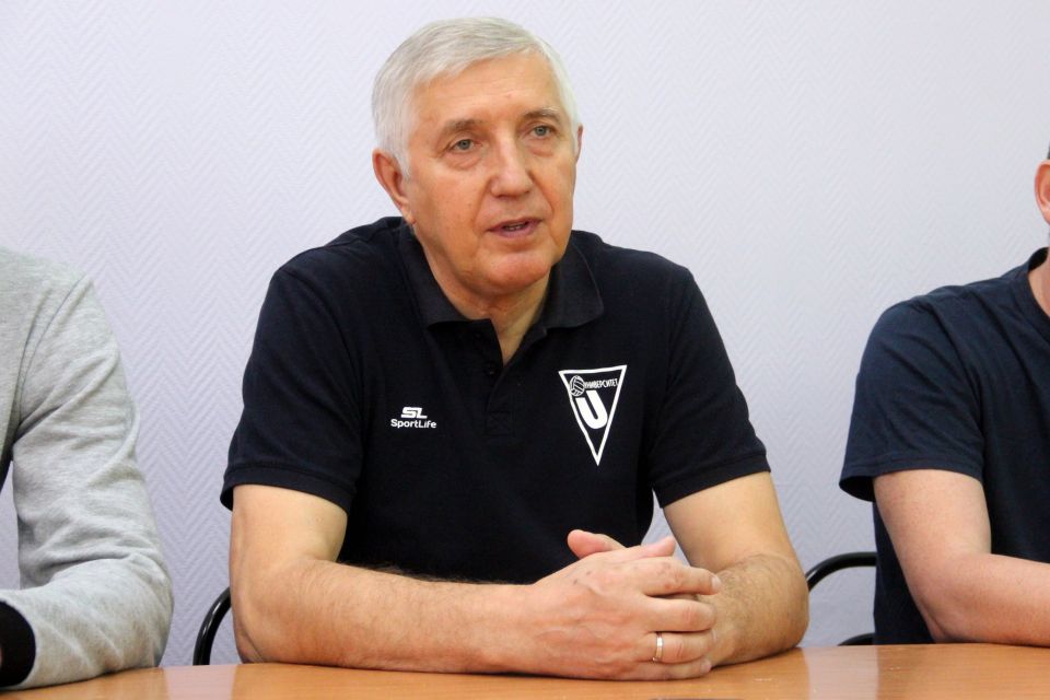 Директор и главный тренер волейбольного клуба "Университет" Иван Воронков