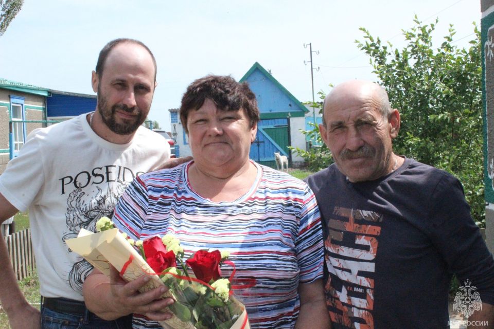 Родственники спасенных с Людмилой Лыловой