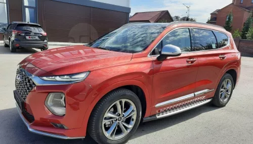В Барнауле продают Hyundai Santa Fe с меняющимся цветом за 3,2 млн рублей