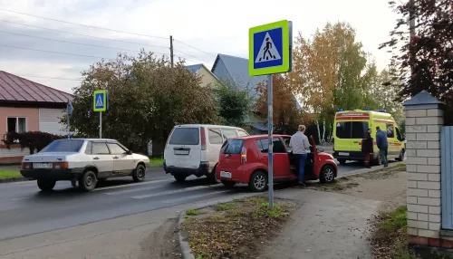 В Барнауле минивэн сбил пенсионерку на злополучном переходе