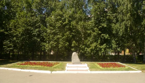 Коммунисты России призвали установить обещанный памятник Жукову в Барнауле