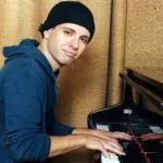 Андрей Губин рассказал, что написал сотню новых песен и напел одну из них