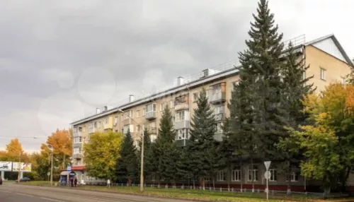 Статуи на стенах, голуби на потолке: в Барнауле за 8 млн продают царские покои