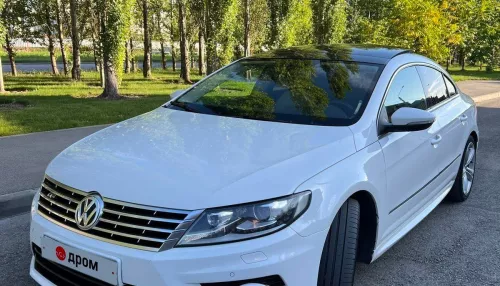 В Барнауле продают Volkswagen Passat с панорамной крышей и салоном редкого цвета