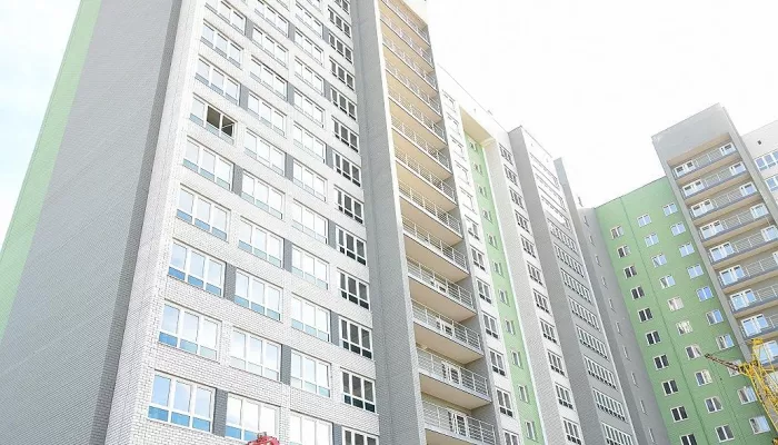В Барнауле достроят паркинг дома на ул. П. Сухова, 34 после банкротства застройщика