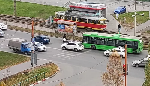 В Барнауле иномарка сбила пешехода на перекрестке