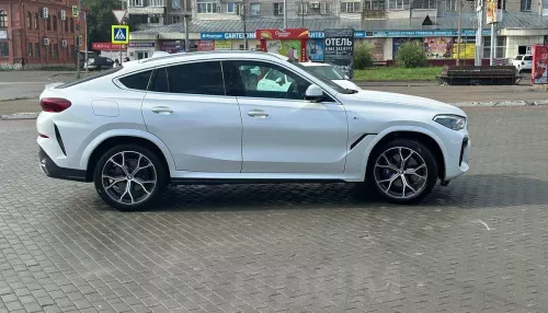 В Бийске за 12 млн продают белоснежный BMW с управлением жестами
