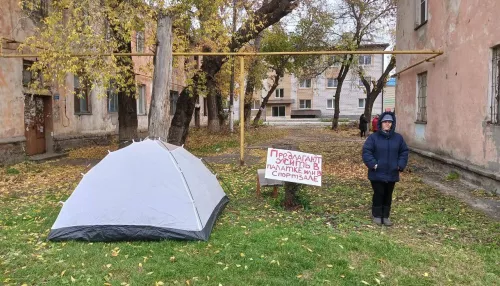 В Барнауле женщина провела пикет с палаткой из-за невозможности купить квартиру