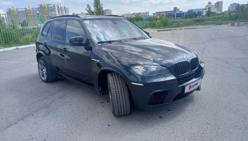 В Барнауле за 1,7 млн продают мощный BMW X5 в жидком стекле