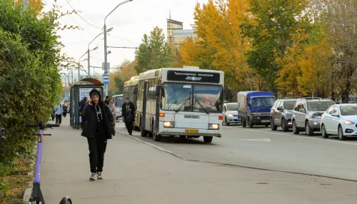 Барнаульцу вызвали скорую помощь после поездки в душном автобусе