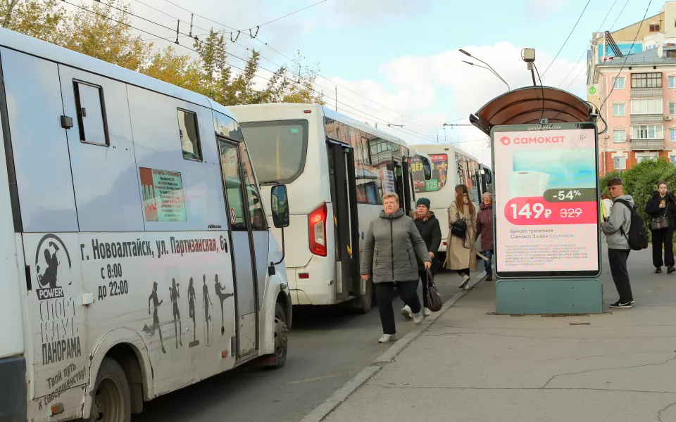 В Барнауле для маршрута 9 приобрели три новых автобуса