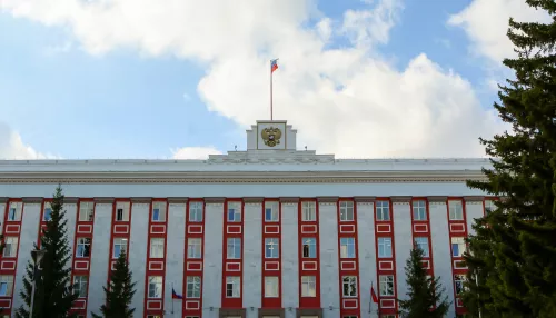 Территорию у правительства Алтайского края ждет большой ремонт: что будут делать