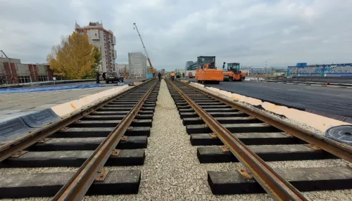 На финишной прямой: в Барнауле асфальтируют мост на Ленина