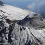 Вулкан Безымянный на Камчатке выбросил пепел на высоту 11 км