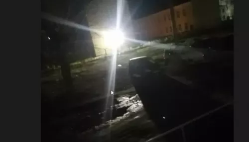 Жители Бийска негодуют из-за слишком мощных фонарей возле школы