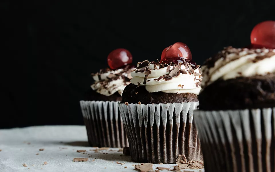 Диетолог назвала норму потребления добавленного сахара для взрослых и детей