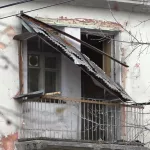 Обзор штормовых происшествий: Барнаул оказался во власти непогоды