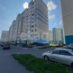 В Барнауле за 5,6 млн рублей продают квартиру с черным потолком