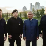 Глава Татарстана лично вручил орден Дуслык сыну Кадырова Адаму