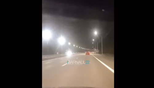 В Барнауле на Новом мосту появилось долгожданное освещение