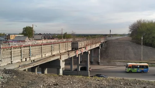 В Барнауле 31 октября ограничат движение транспорта у путепровода на Строителей