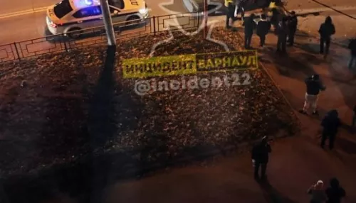 В Барнауле легковушки не поделили перекресток на улице Юрина