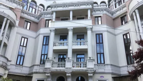 Москвичка купила квартиру Зеленских в Ялте за 44,3 млн рублей