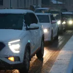 В Барнауле вечером на фоне снегопада образовались дикие пробки