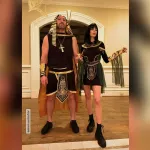 Хоккеист Овечкин с женой показали стильные наряды на Хеллоуин