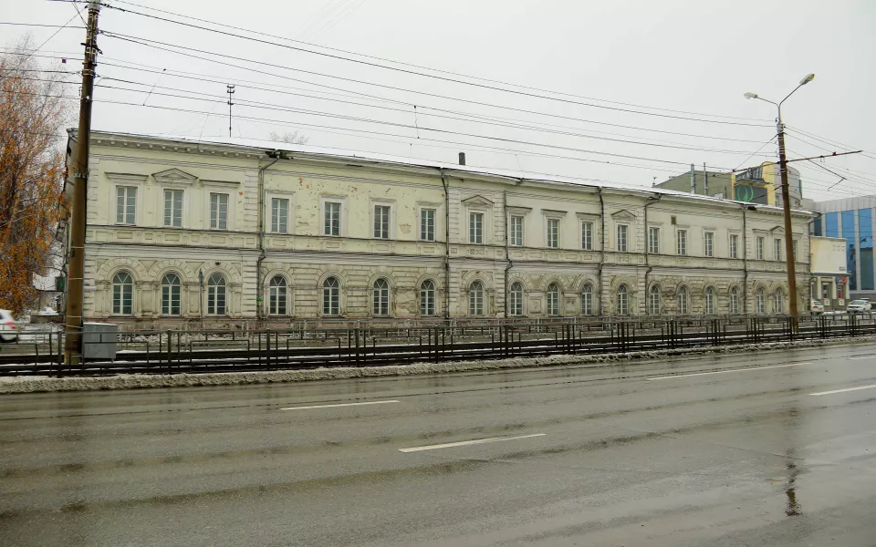 Крыша исторического Горного училища в Барнауле вновь стала поводом для суда