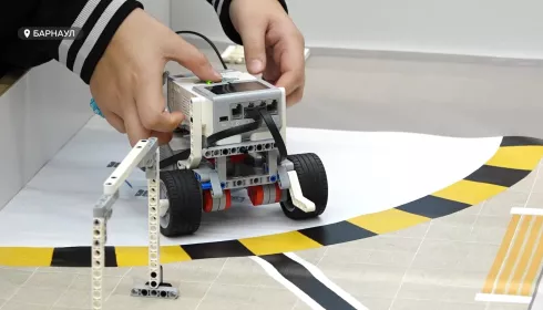 Алтайские школьники представили разработки на соревнованиях по робототехнике