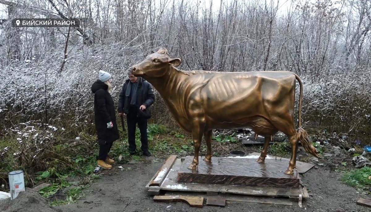 Бийский скульптор создал статую щедрости и плодородия земли - Толк  02.11.2023