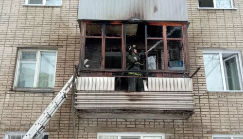 В Барнауле произошел пожар на балконе пятиэтажки на Малахова