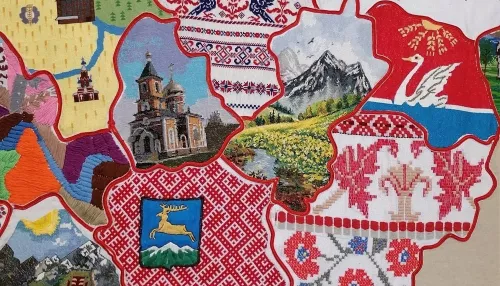 В Алтайском крае мастера вышили каждый район и собрали в единую карту