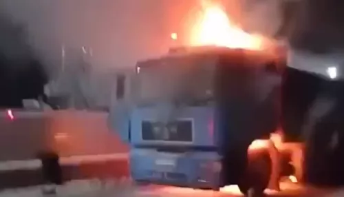 В Барнауле вспыхнула фура на шоссе Ленточный Бор