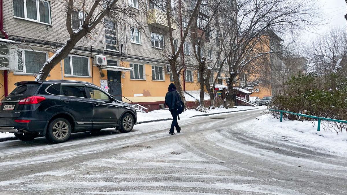 Лед в барнаульских дворах